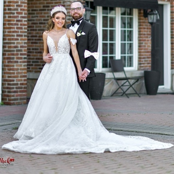 Ballgown/A-Line wedding gown - Picture 5 of 7